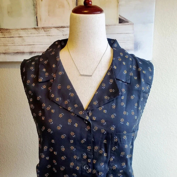 SO | Cropped Sleeveless Button Down Top in Black Daisy Dot sz 2X - Picture 2 of 12